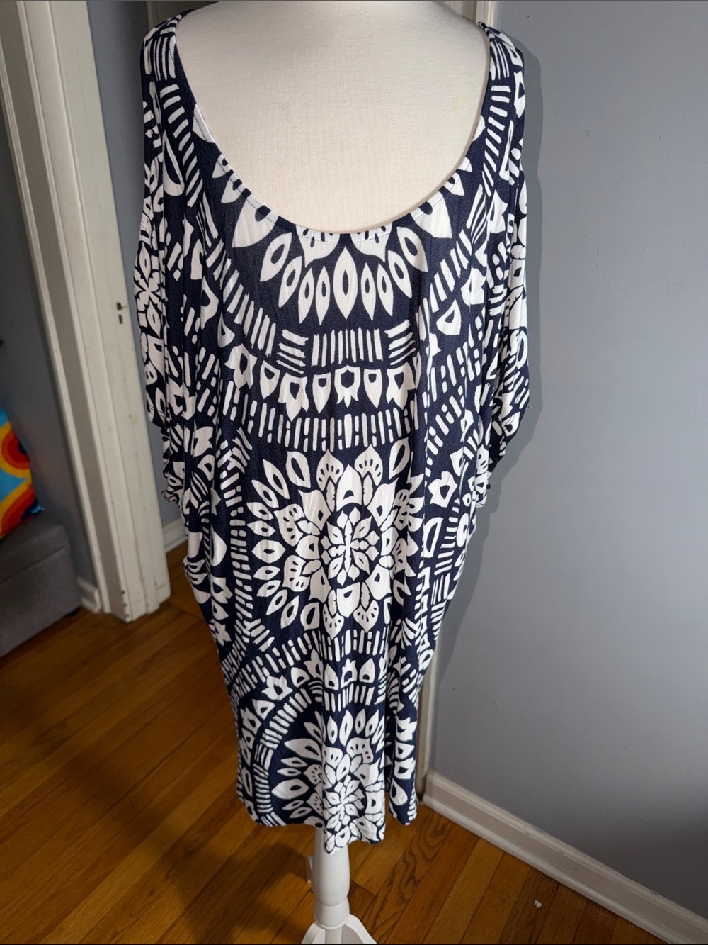 Trina Turk swim & Spa Navy White Mandala Scoop Neck Top